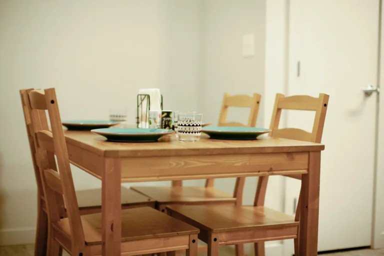 Jakie stoły jadalne są najprostsze w utrzymaniu?